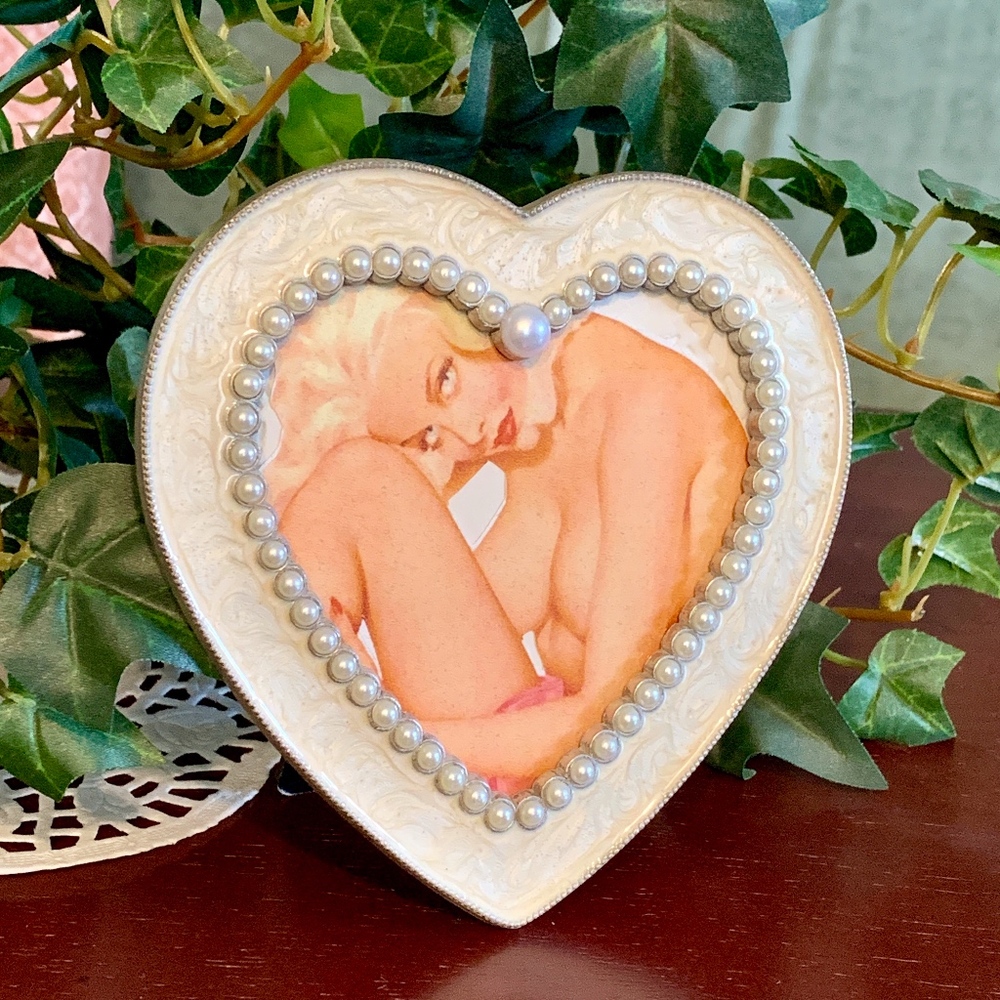 Malden Heart Faux Pearl Frame
